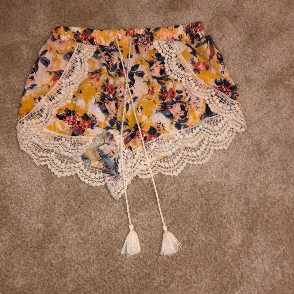 Floral cloth shorts